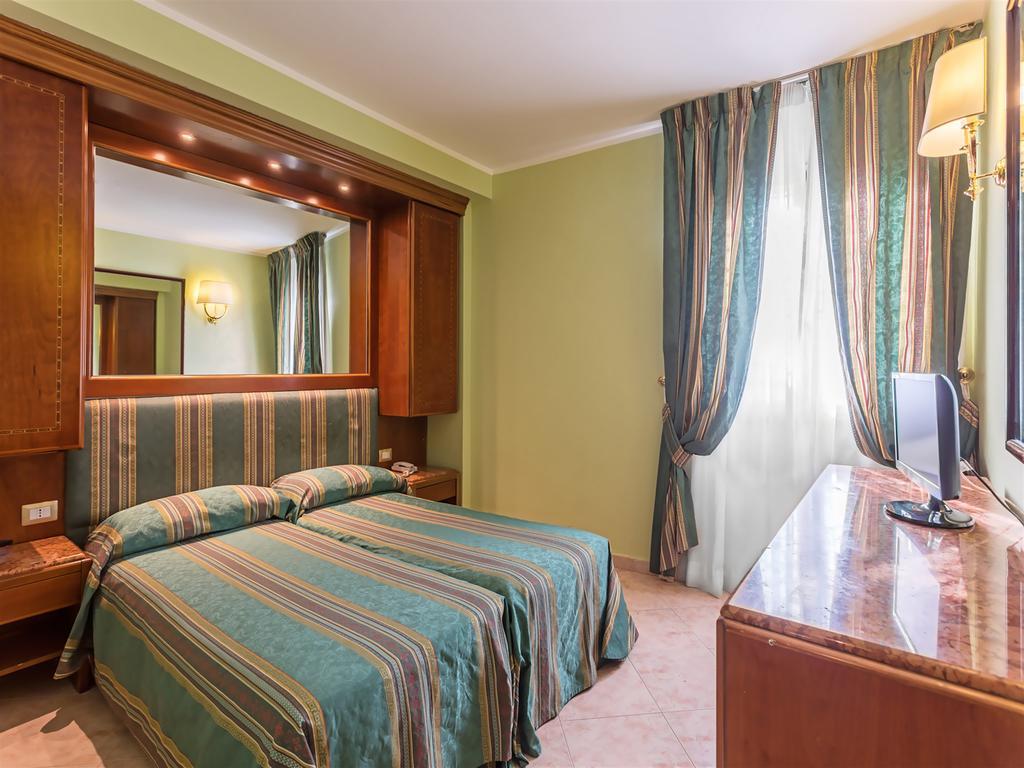 Raeli Siracusa 3* Rome