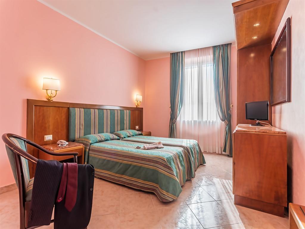 Raeli Siracusa 3*